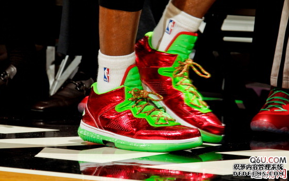 韦德之道7没有圣诞配色 往年韦德圣诞大战上脚的韦德之道圣诞系列鞋款盘点 韦德之道7没有圣诞配色 往年韦德圣诞大战上脚的韦德之道圣诞系列鞋款盘点