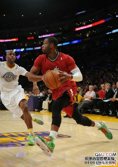 韦德之道7没有圣诞配色 往年韦德圣诞大战上脚的韦德之道圣诞系列鞋款盘点 韦德之道7没有圣诞配色 往年韦德圣诞大战上脚的韦德之道圣诞系列鞋款盘点