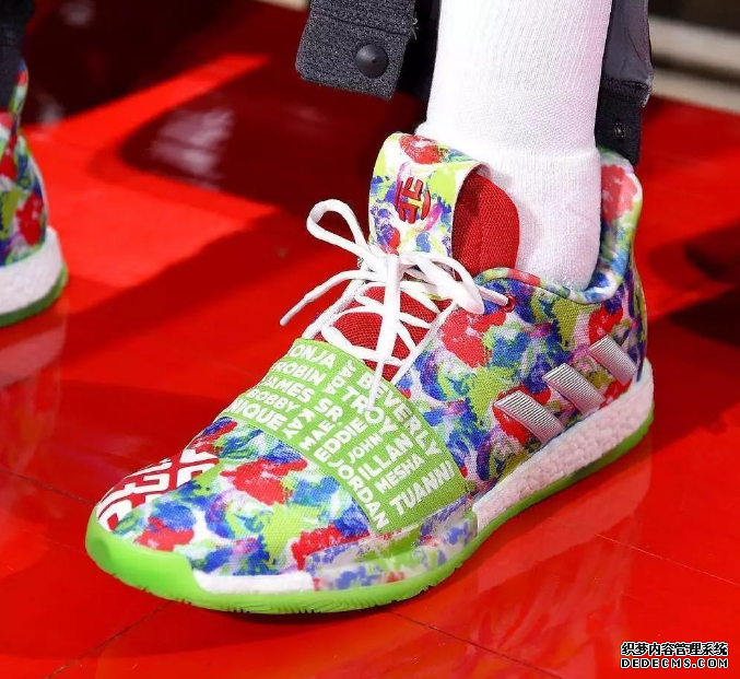 2018圣诞大战詹姆斯上脚lbj16超人配色 圣诞大战颜值超高的鞋款盘点 2018圣诞大战詹姆斯上脚lbj16超人配色 圣诞大战颜值超高的鞋款盘点