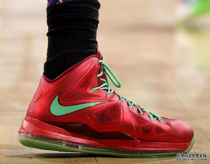 2018圣诞大战詹姆斯上脚lbj16超人配色 圣诞大战颜值超高的鞋款盘点 2018圣诞大战詹姆斯上脚lbj16超人配色 圣诞大战颜值超高的鞋款盘点