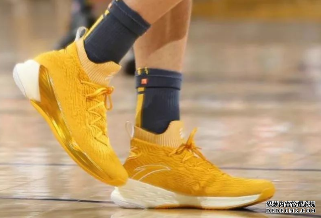 2018圣诞大战詹姆斯上脚lbj16超人配色 圣诞大战颜值超高的鞋款盘点 2018圣诞大战詹姆斯上脚lbj16超人配色 圣诞大战颜值超高的鞋款盘点