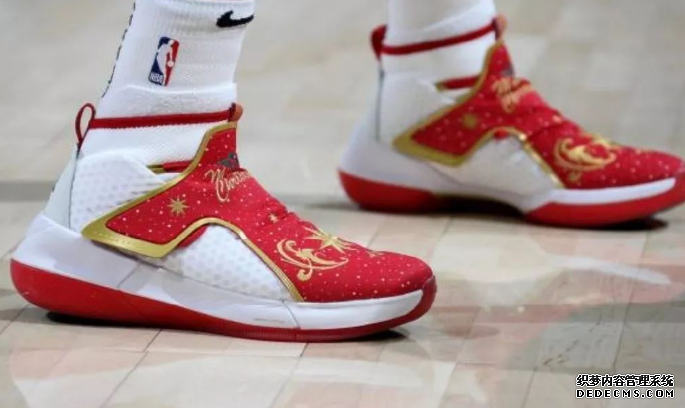 2018圣诞大战詹姆斯上脚lbj16超人配色 圣诞大战颜值超高的鞋款盘点 2018圣诞大战詹姆斯上脚lbj16超人配色 圣诞大战颜值超高的鞋款盘点