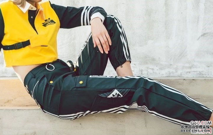 老爹鞋真的烂大街了吗 女生穿搭老爹鞋街拍示范 老爹鞋真的烂大街了吗 女生穿搭老爹鞋街拍示范