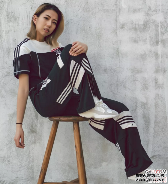 老爹鞋真的烂大街了吗 女生穿搭老爹鞋街拍示范 老爹鞋真的烂大街了吗 女生穿搭老爹鞋街拍示范