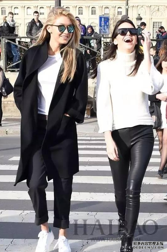 西裤+球鞋怎么搭配才好看 西裤+球鞋搭配技巧 西裤+球鞋怎么搭配才好看 西裤+球鞋搭配技巧