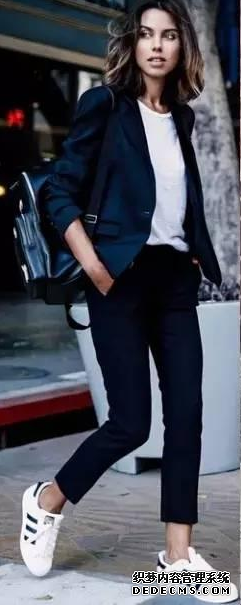 西裤+球鞋怎么搭配才好看 西裤+球鞋搭配技巧 西裤+球鞋怎么搭配才好看 西裤+球鞋搭配技巧