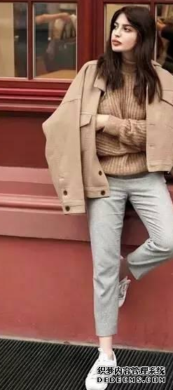 西裤+球鞋怎么搭配才好看 西裤+球鞋搭配技巧 西裤+球鞋怎么搭配才好看 西裤+球鞋搭配技巧