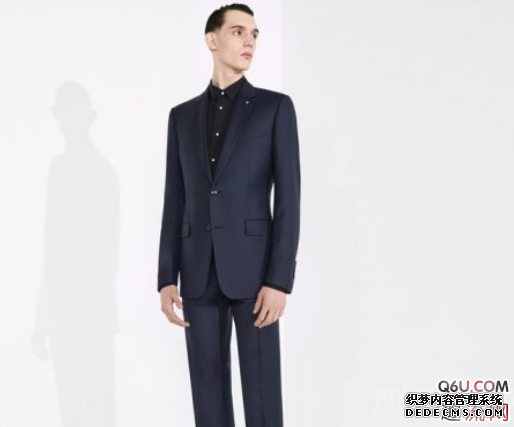 年会穿什么西装合适 年会西装穿什么颜色好看呢 年会穿什么西装合适 年会西装穿什么颜色好看呢