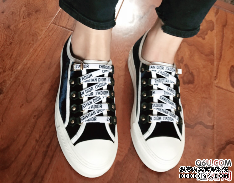 迪奥字母刺绣帆布鞋偏码吗 2019dior明星同款帆布鞋上脚怎么样 迪奥字母刺绣帆布鞋偏码吗 2019dior明星同款帆布鞋上脚怎么样