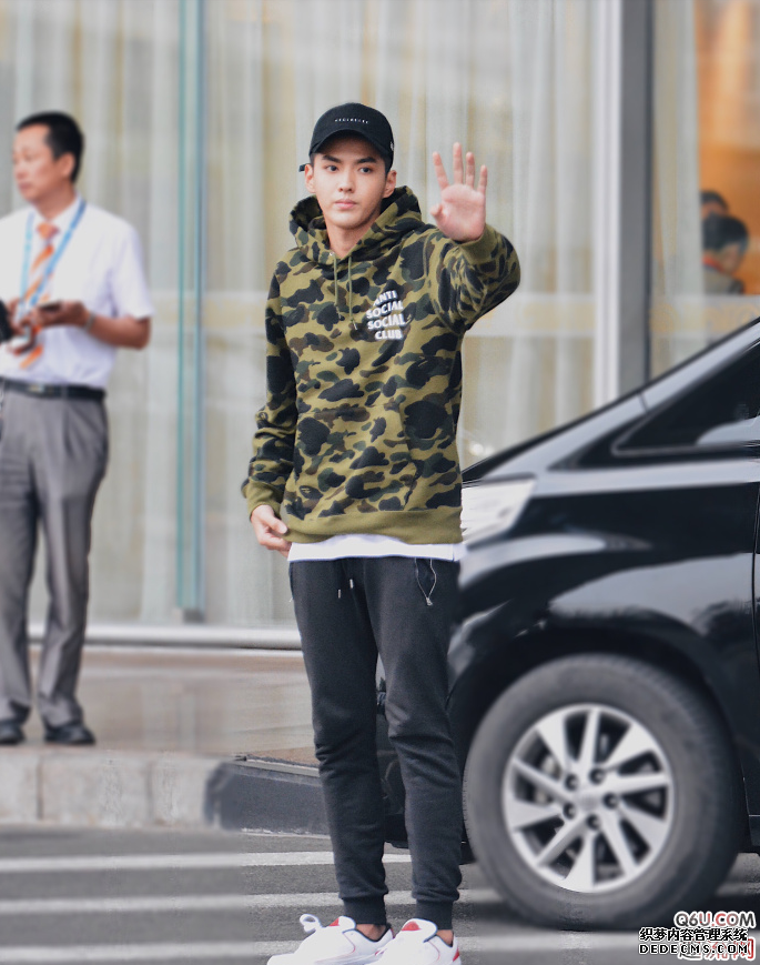 吴亦凡超酷时尚潮男穿搭 男孩子如何穿搭时尚帅气 吴亦凡超酷时尚潮男穿搭 男孩子如何穿搭时尚帅气