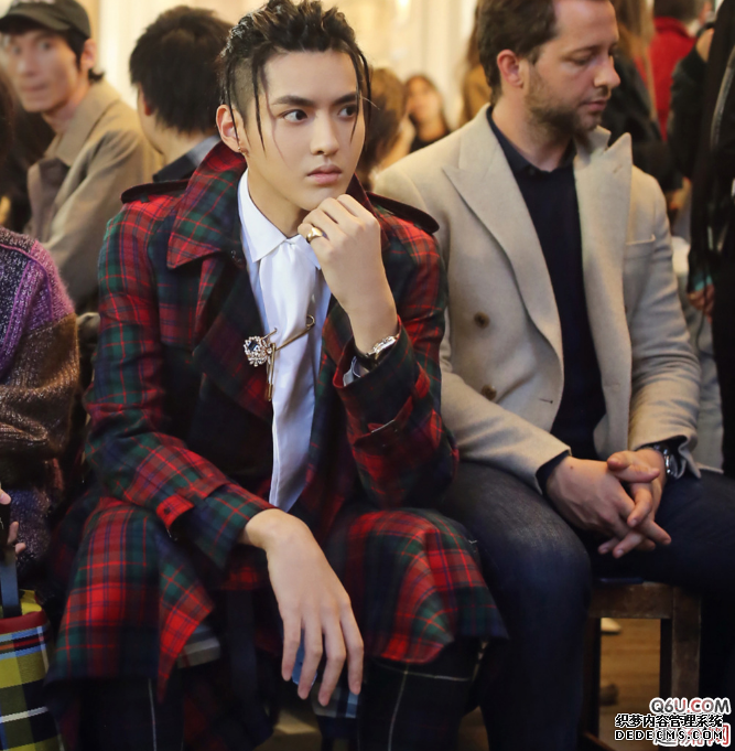 吴亦凡超酷时尚潮男穿搭 男孩子如何穿搭时尚帅气 吴亦凡超酷时尚潮男穿搭 男孩子如何穿搭时尚帅气