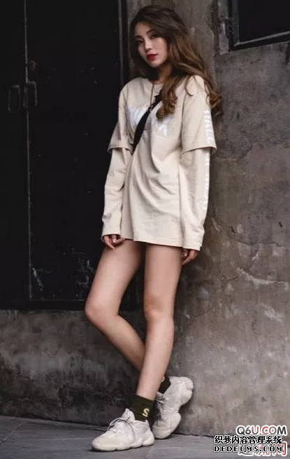 yeezy老爹鞋与AJ1如何穿搭好看 女生穿yeezy老爹鞋和AJ1哪个更好看 yeezy老爹鞋与AJ1如何穿搭好看 女生穿yeezy老爹鞋和AJ1哪个更好看