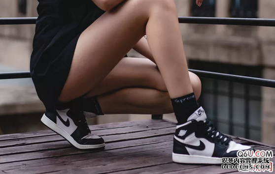 yeezy老爹鞋与AJ1如何穿搭好看 女生穿yeezy老爹鞋和AJ1哪个更好看 yeezy老爹鞋与AJ1如何穿搭好看 女生穿yeezy老爹鞋和AJ1哪个更好看